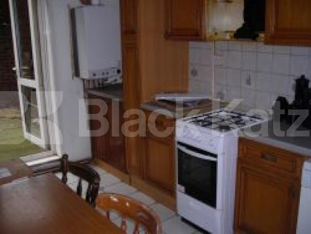 			3 Bedroom, 1 bath, 1 reception Flat			 Salisbury Walk, DARTMOUTH PARK N19